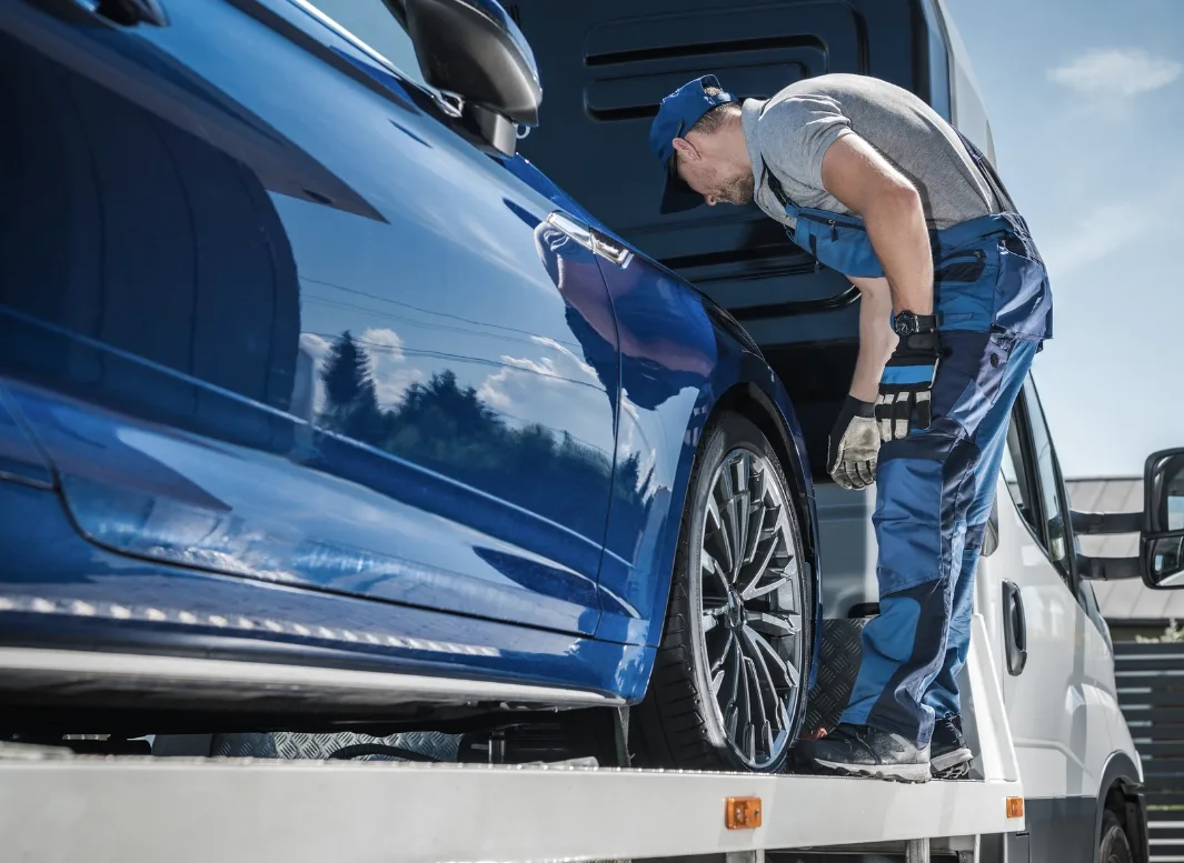 Montreal local tow truck loading vehicle